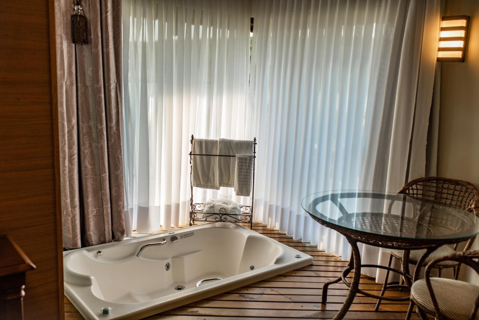 Vira Charme Resort Fernandes Pinheiro Eksteriør billede